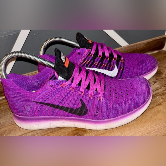 Nike Free Run FlyKnit Women’s Athletic Sneaker - Picture 1 of 5